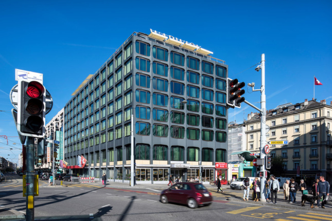 Dynamic Glass makes appearance in overhaul of Swiss hotel