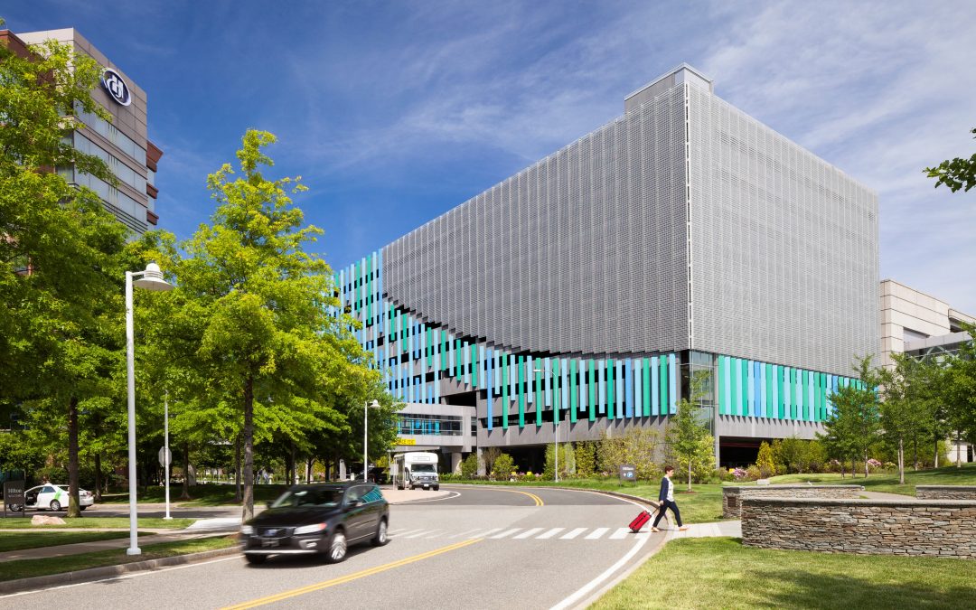 Airport parking garage animated by resilient, kinetic facade