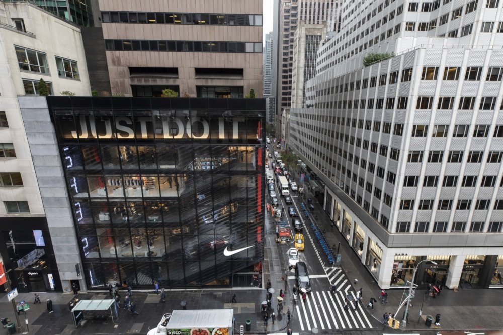 Nike’s new House of Innovation brings an undulating glass facade to Fifth Avenue