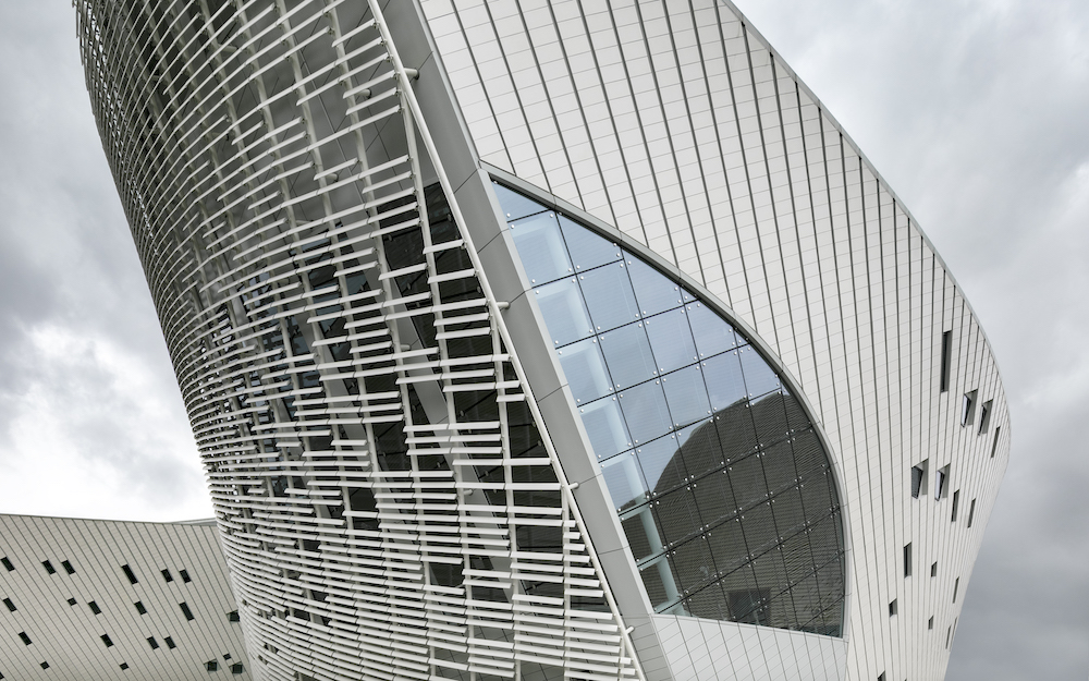 Thousands of terra-cotta louvers shade the Fuzhou Strait Culture and Art Centre